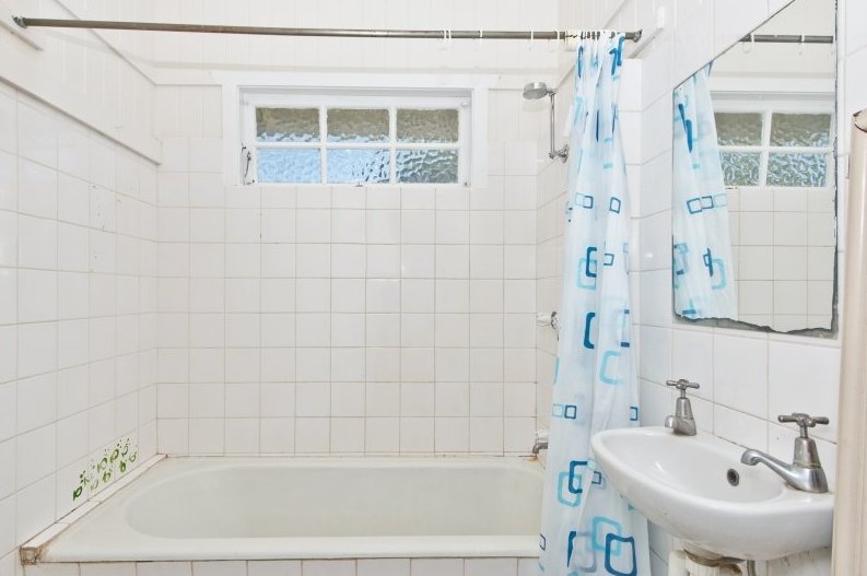 Suez_old bathroom_DG